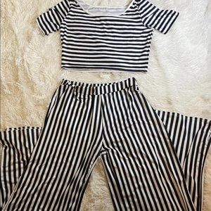 Big leg pants matching crop top.